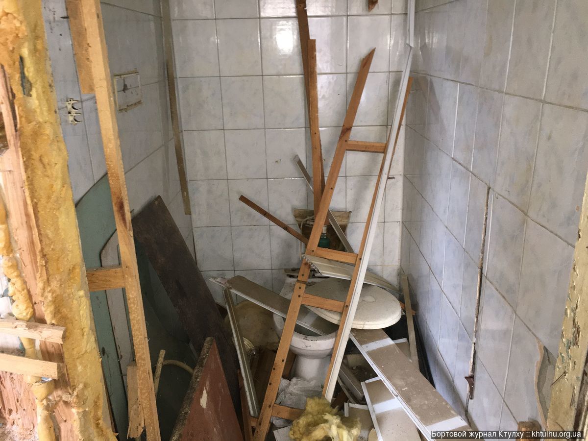 Заброшенное двухэтажное здание по улице Якова Самарского в Днепре :: Бортовой Журнал Ктулху :: khtulhu.org.ua