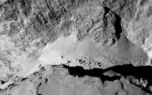 Европейский зонд Rosetta продолжает радовать фантастическими снимками близкой кометы 67P/Чурюмова-Герасименко